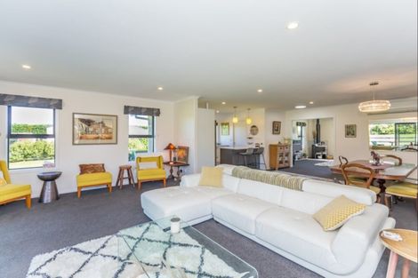 Photo of property in 398a Tararua Road, Levin, 5571