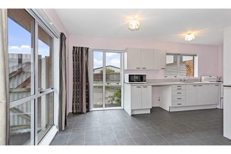 Photo of property in 2/139 Gilberthorpes Road, Hei Hei, Christchurch, 8042