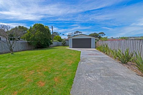 Photo of property in 14 Birdwood Road, Swanson, Auckland, 0612