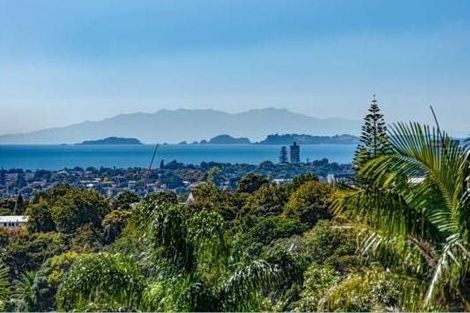 Photo of property in 10 Coronation Road, Glenfield, Auckland, 0627