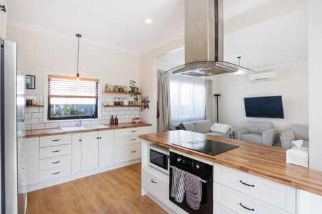 Photo of property in 8 Karaka Street, Hokowhitu, Palmerston North, 4410