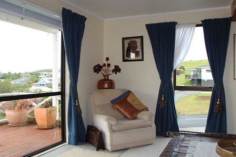 Photo of property in 75 Stratford Drive, Cable Bay, 0420