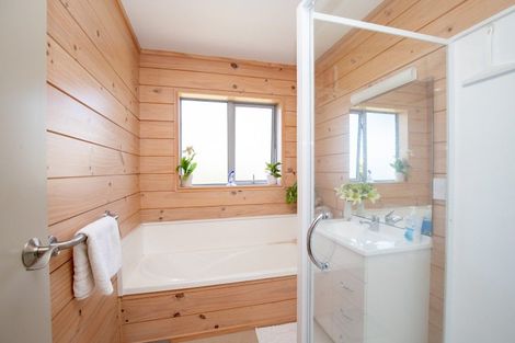 Photo of property in 5 Stembridge Road, Ngatea, 3503