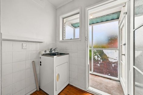Photo of property in 13 Booralee Avenue, Botany Downs, Auckland, 2010
