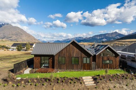 Photo of property in 28 Cunninghams Drive, Jacks Point, Queenstown, 9371