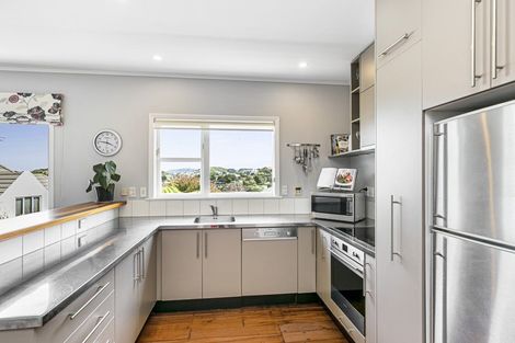 Photo of property in 15 Omar Street, Khandallah, Wellington, 6035