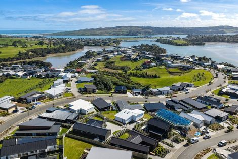 Photo of property in 16 Tunarau Street, Raglan, 3225