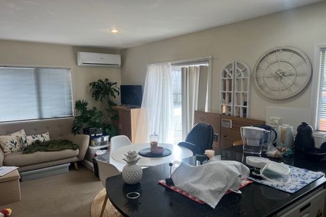 Photo of property in 19 East Coast Road, Milford, Auckland, 0620