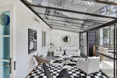 Photo of property in 37 York Road, Titirangi, Auckland, 0604