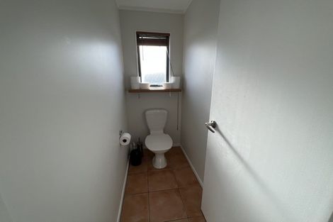 Photo of property in 33 Logan Way, Kelvin Grove, Palmerston North, 4414