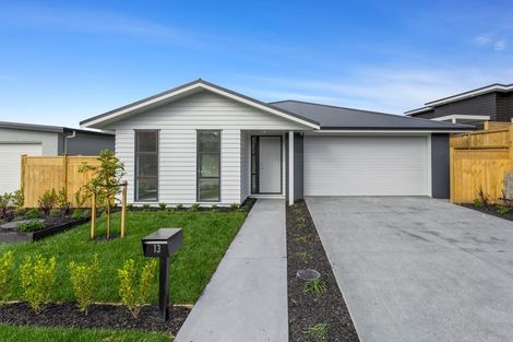 Photo of property in 13 Onekura Street, Red Beach, 0932