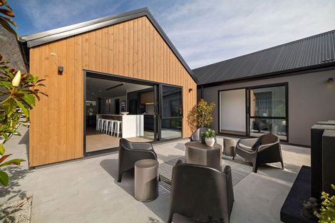 Photo of property in 20 Howden Drive, Jacks Point, 9371