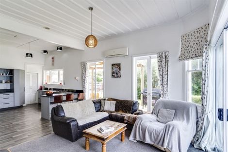 Photo of property in 30 Bell Street, Otane, 4202