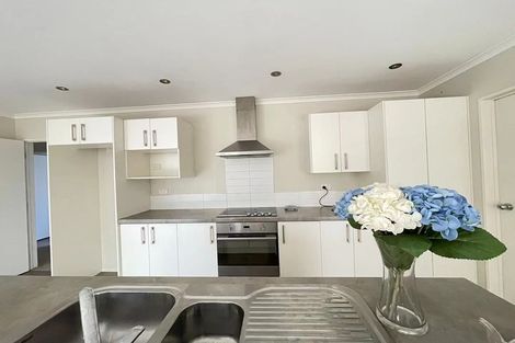 Photo of property in 17 Bonny Crescent, Massey, Auckland, 0614