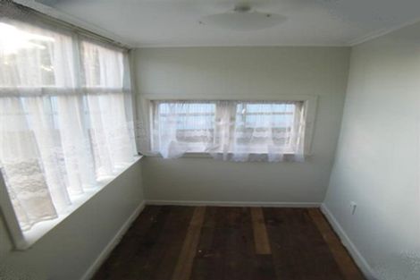 Photo of property in 51 Onewa Road, Northcote, Auckland, 0627