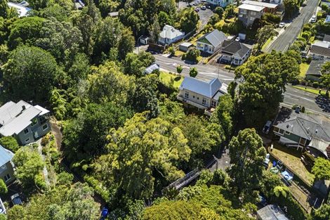 Photo of property in 28 Carrington Street, New Plymouth, 4310