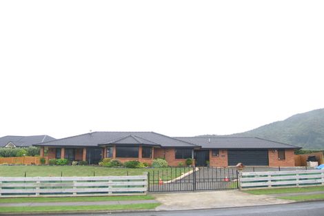 Photo of property in 1 Grace Nicholls Grove, Riverstone Terraces, Upper Hutt, 5018
