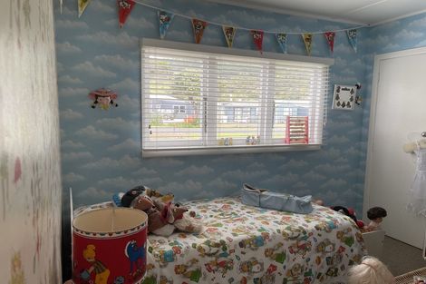 Photo of property in 21 Centreway Road, Port Waikato, 2695