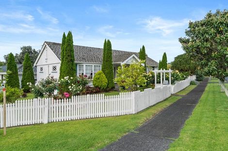 Photo of property in 27 Miro Road, Mangere Bridge, Auckland, 2022