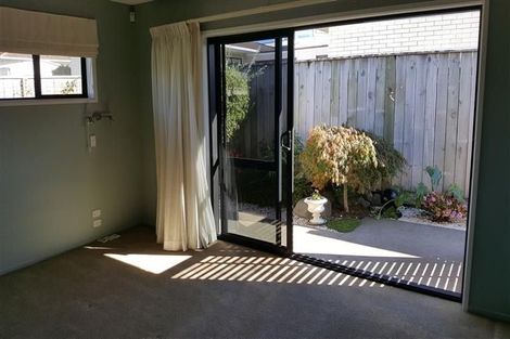 Photo of property in 62a Paynters Avenue, Strandon, New Plymouth, 4312