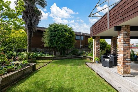 Photo of property in 2/5 Perendale Close, Somerville, Auckland, 2014