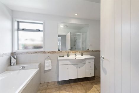 Photo of property in 9 Hillford Place, Welcome Bay, Tauranga, 3175