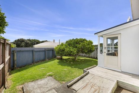 Photo of property in 10 Wallis Street, Raglan, 3225