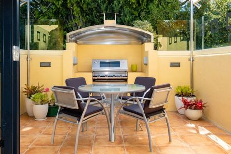 Photo of property in 32 Cumberland Rise, Taradale, Napier, 4112