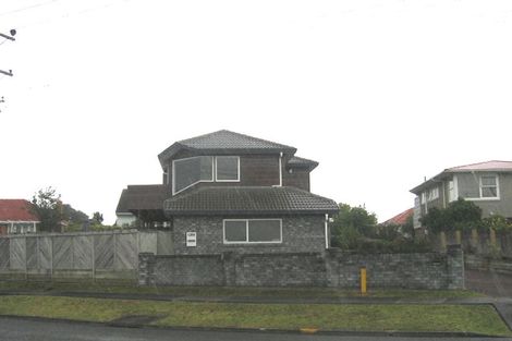 Photo of property in 2/104 Coronation Road, Hillcrest, Auckland, 0627