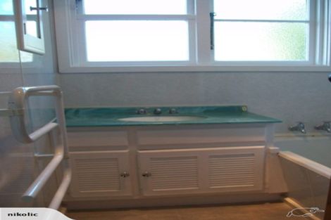 Photo of property in 6 Dickson Crescent, Hornby, Christchurch, 8042