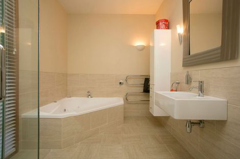 Photo of property in 5 Cameron Drive, Acacia Bay, Taupo, 3385