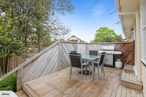 Photo of property in 2/55 Sylvia Road, Hillcrest, Auckland, 0627