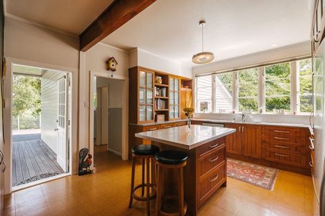 Photo of property in 200 Aokautere Drive, Fitzherbert, Palmerston North, 4471