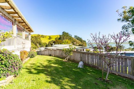 Photo of property in 10 Oxford Street, Whakapirau, Maungaturoto, 0583