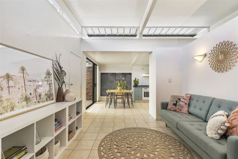 Photo of property in 98 Hillcrest Avenue, Hillcrest, Auckland, 0627