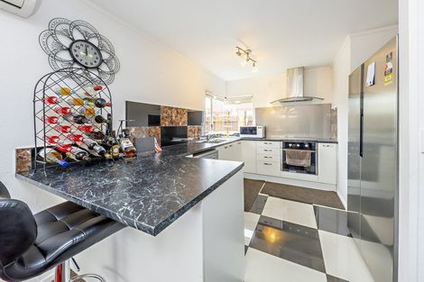 Photo of property in 30 Sheriff Place, Randwick Park, Auckland, 2105