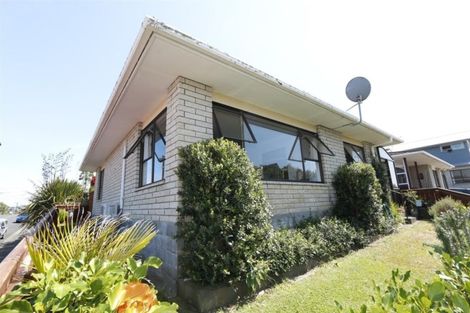 Photo of property in 8a Birdwood Avenue, Moturoa, New Plymouth, 4310