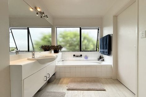 Photo of property in 1/50 Simmental Crescent, Somerville, Auckland, 2014