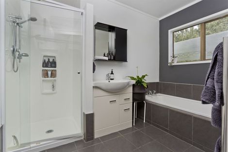 Photo of property in 22 Yule Place, Massey, Auckland, 0614