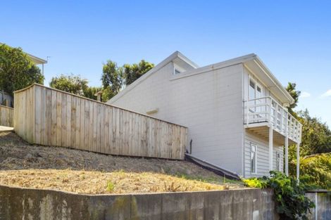 Photo of property in 6b Rewa Terrace, Tawa, Wellington, 5028