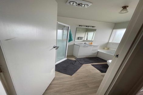 Photo of property in 21 Rotoiti Avenue, Pakuranga Heights, Auckland, 2010