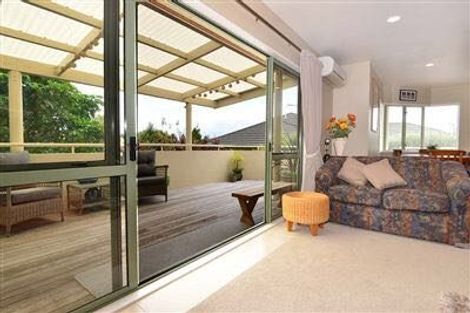 Photo of property in 2 Tyrico Close, Unsworth Heights, Auckland, 0632