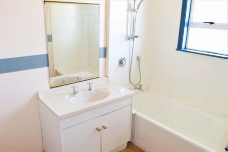 Photo of property in 5 Glenn Street, Castlecliff, Whanganui, 4501