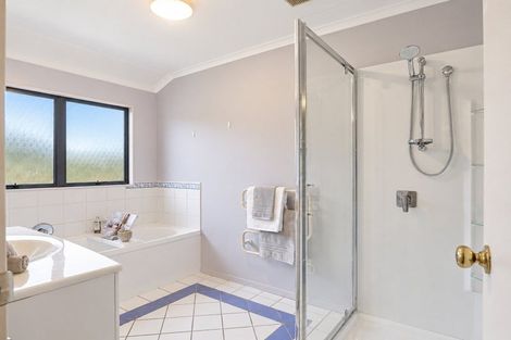 Photo of property in 1 Roderick Place, Rototuna, Hamilton, 3210