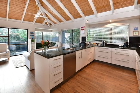 Photo of property in 29 Marellen Drive, Red Beach, 0932