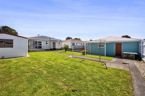 Photo of property in 84 Broadway, Waitara, 4320