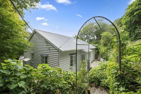 Photo of property in 34 Northland Road, Northland, Wellington, 6012