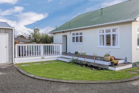 Photo of property in 6 Queenwood Road, Levin, 5510