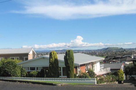 Photo of property in 2/103 Bradbury Road, Botany Downs, Auckland, 2010