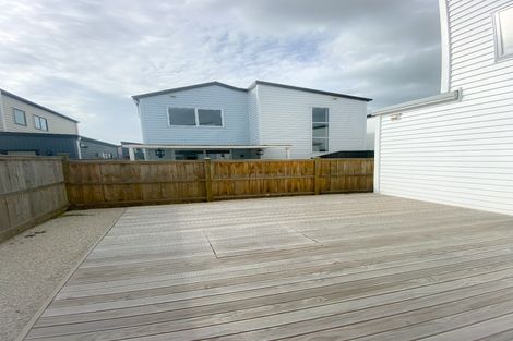 Photo of property in 102 Bellbird Street, Papakura, 2110